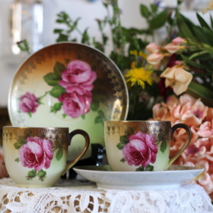 Rózsás porcelán, kívül-belül díszített, szépséges csésze szettek
